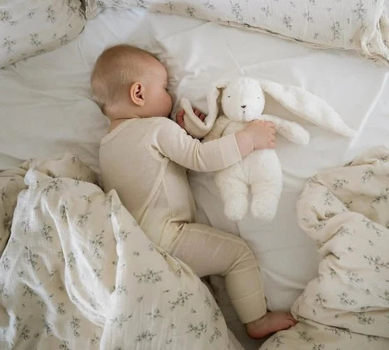 MOONIE Organic Humming Bunny with Lamp - Lifestyle 3