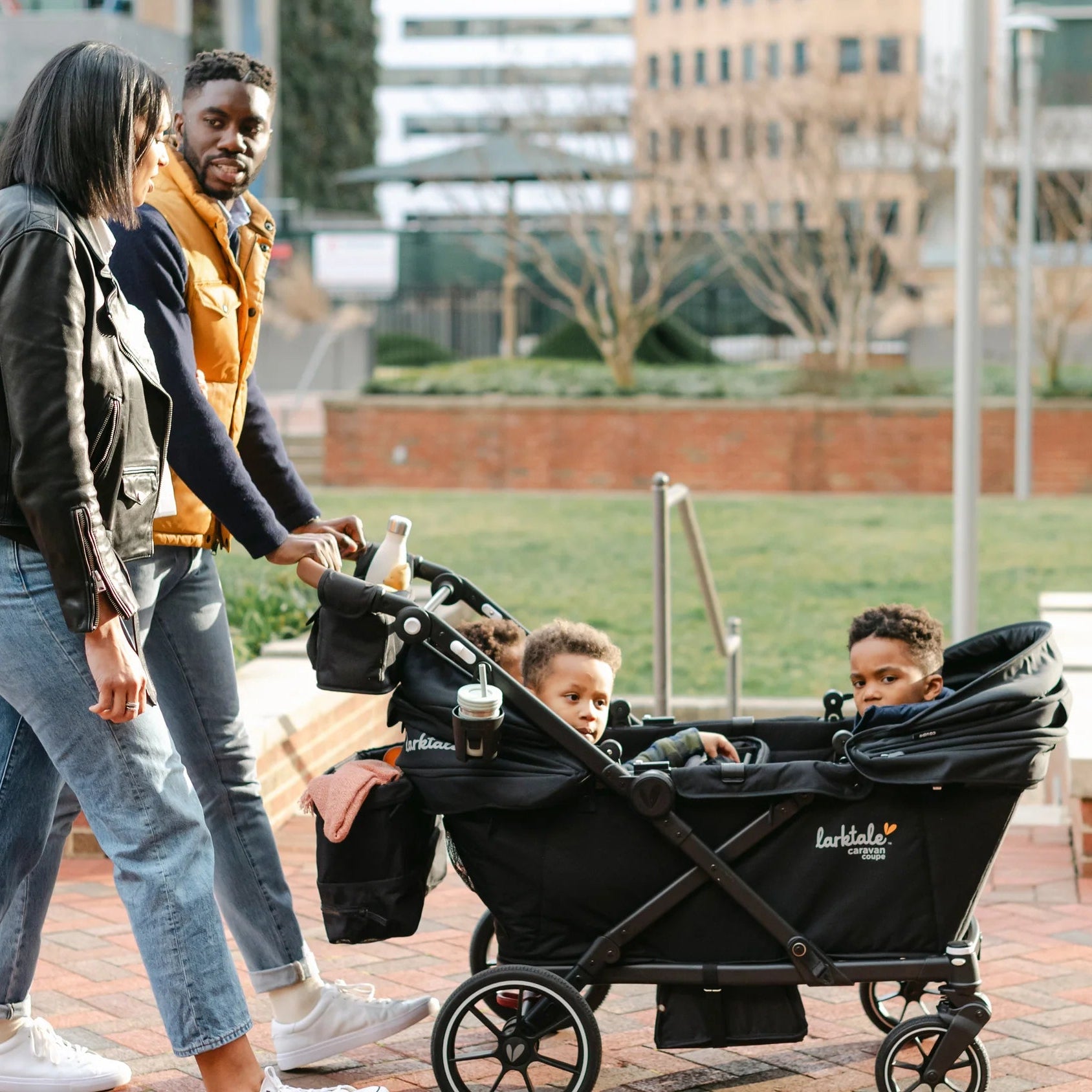 Larktale Caravan Coupe Quad V2 Stroller Wagon - Lifestyle 1