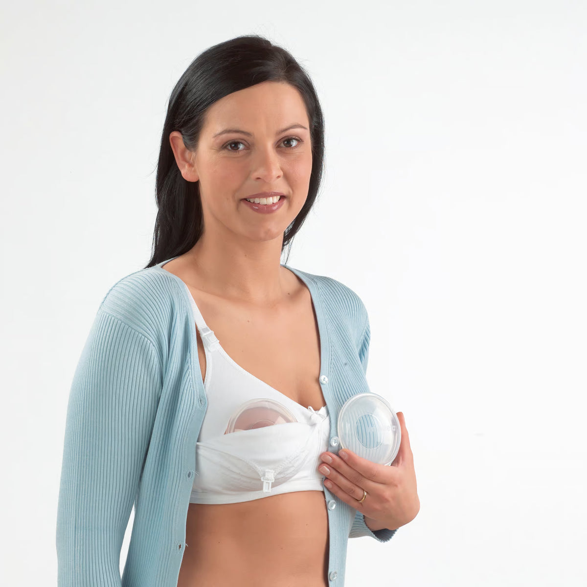 Medela Milk Collection Shells Lifestyle 1