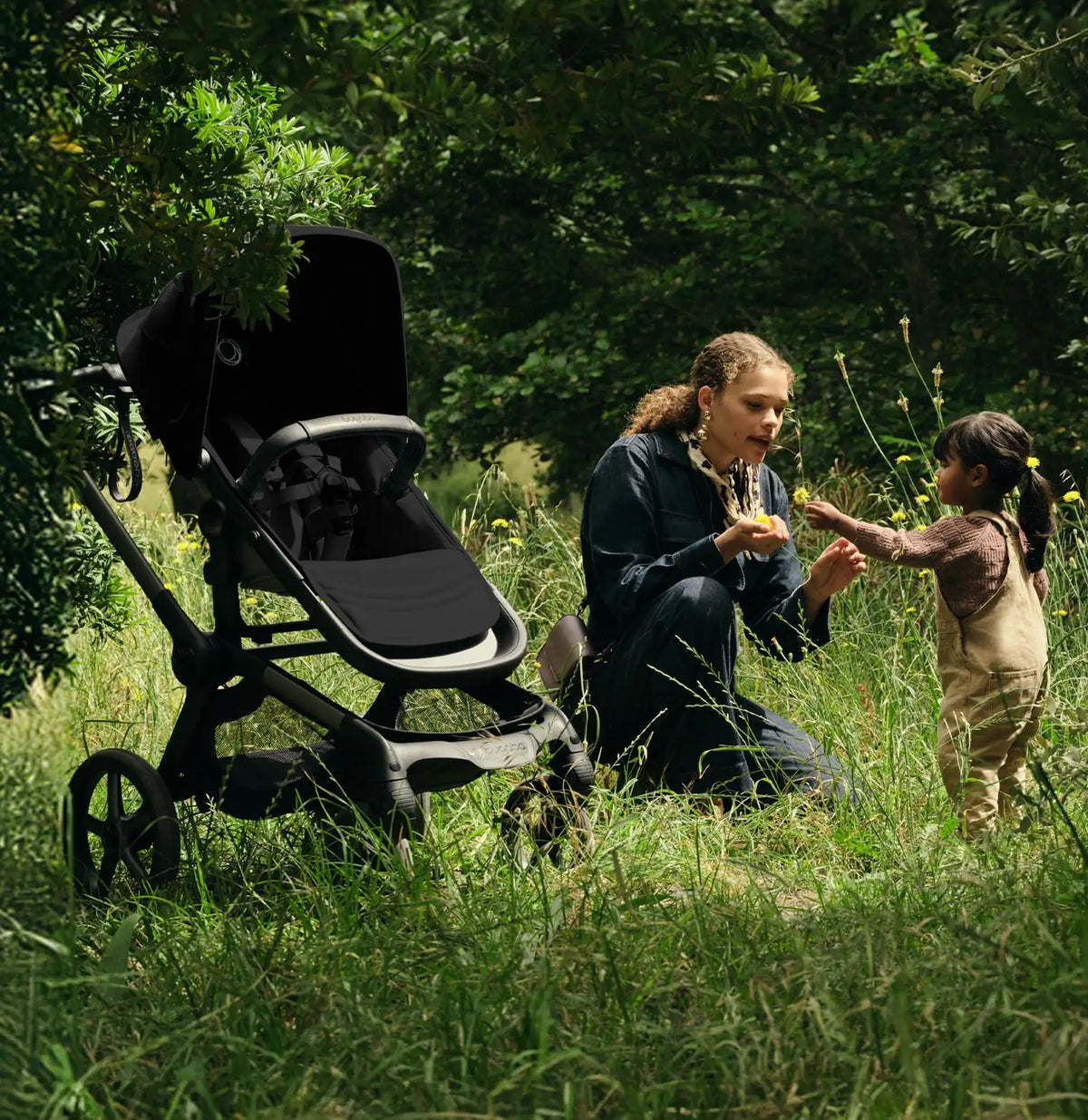 Bugaboo Fox 5 Renew Complete Stroller - Heritage Black/Black - Lifestyle 3