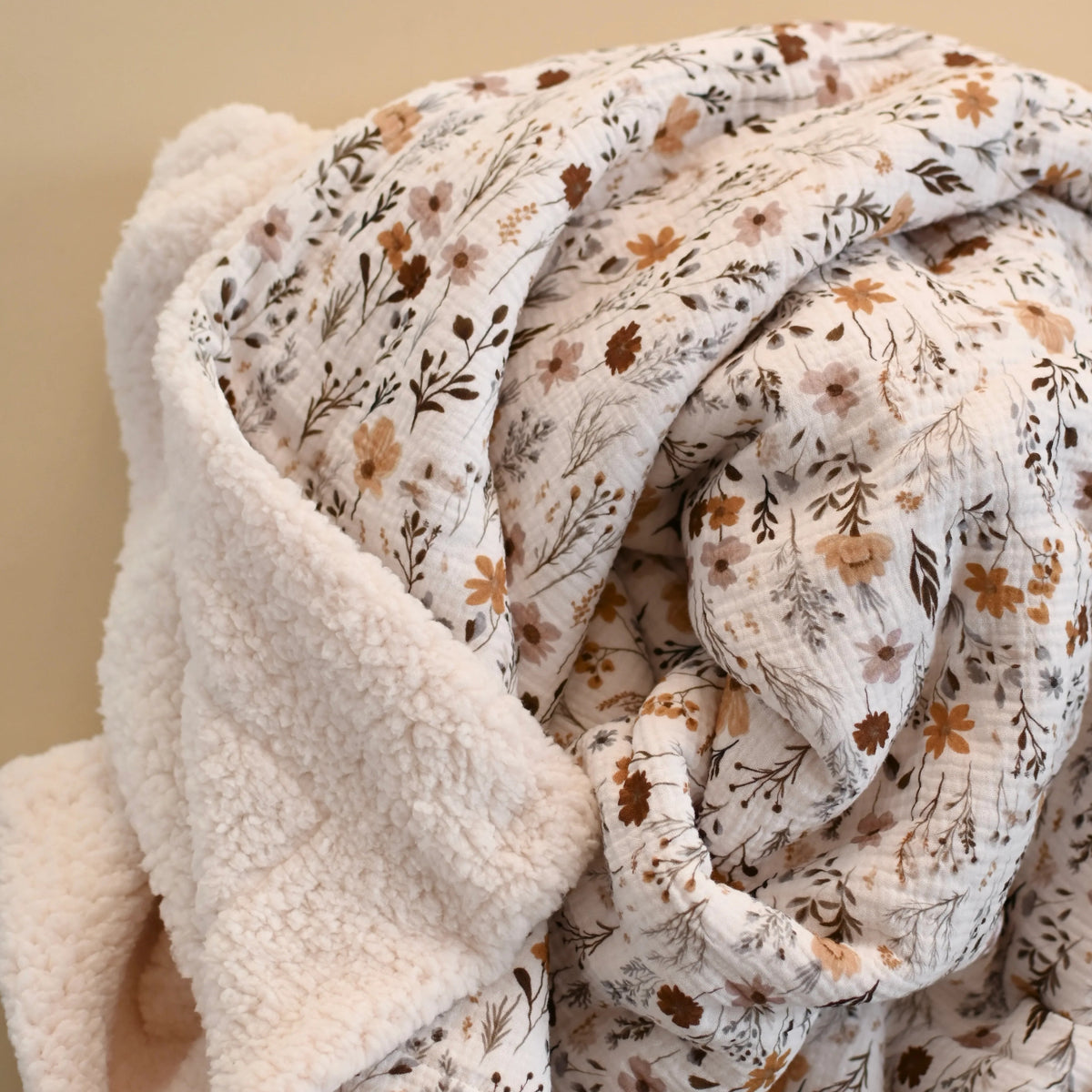Minika Muslin & Sherpa Blanket - Wildflowers Lifestyle 2