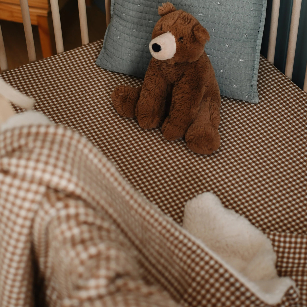 Minika Muslin & Sherpa Fleece Baby Blanket - Vichy Brown Lifestyle 2