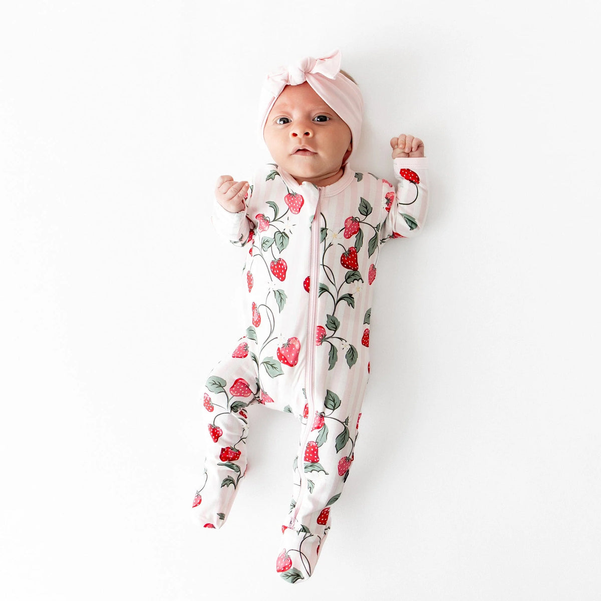 Kyte Baby Zippered Footie Strawberry Fields - Lifestyle