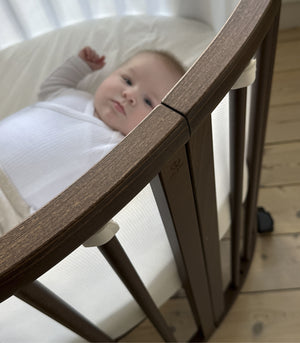 Warm Brown Lifestyle 1 - Stokke® Sleepi™ Mini Bundle V3