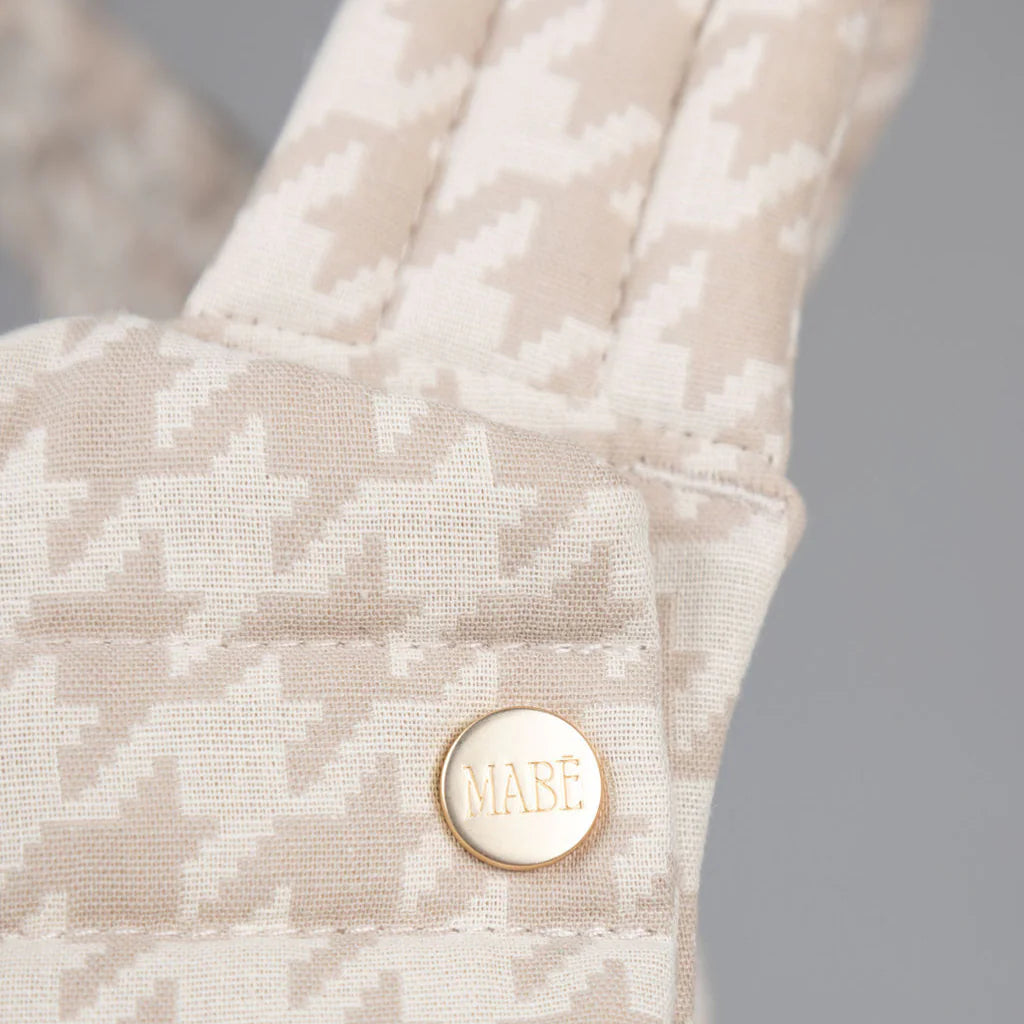 Mabē Monarch Carrier - Houndstooth Lifestyle Print Detail
