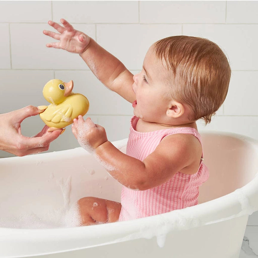 Itzy Ritzy Itzy Ducky Family Bath Toy Set Lifestyle 2