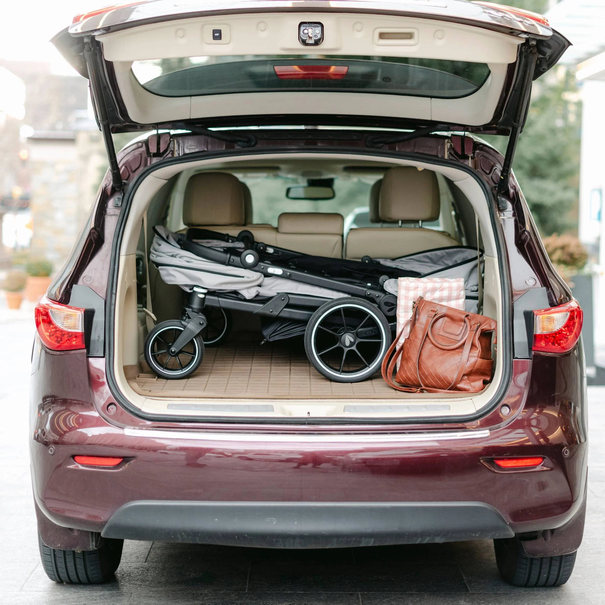 Larktale Caravan Coupe Quad V2 Stroller Wagon - Lifestyle 3