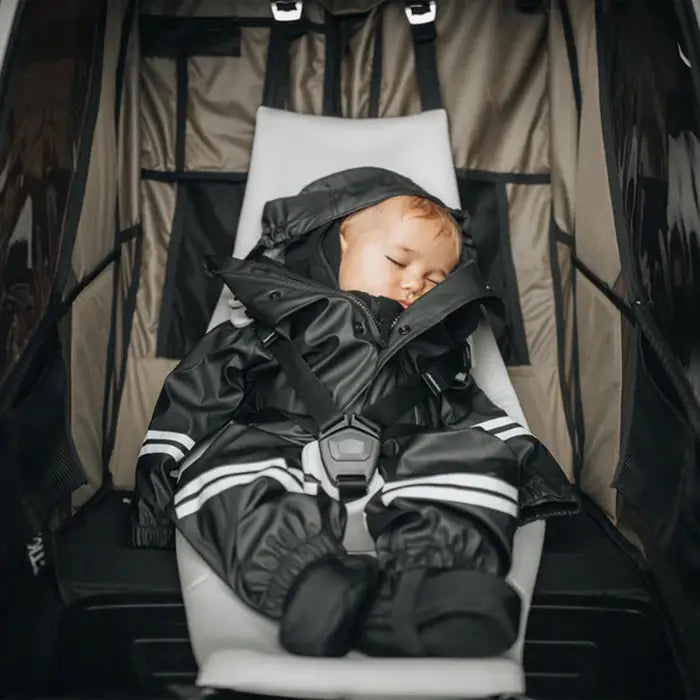 Thule Chariot Infant Sling - Lifestyle 2