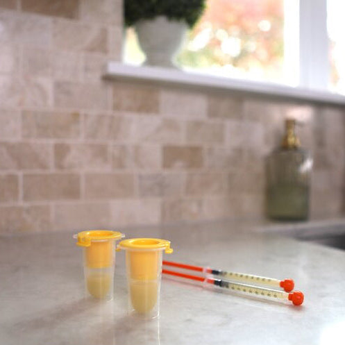 Medela Harmony with Colostrum Collection & Feeding Kit - Lifestyle 4