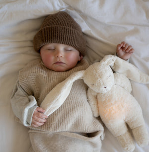 MOONIE Organic Humming Bunny with Lamp - Lifestyle 2