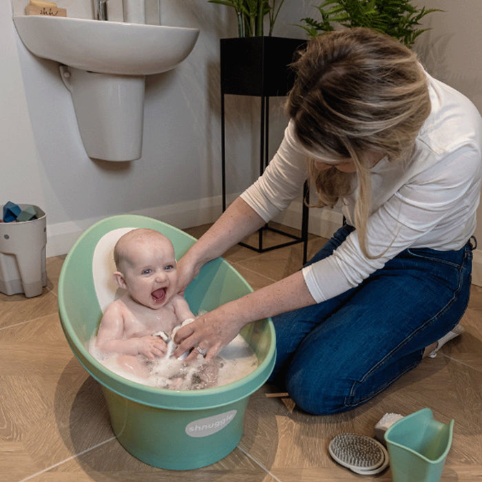 Shnuggle Baby Bath - Lifestyle 1