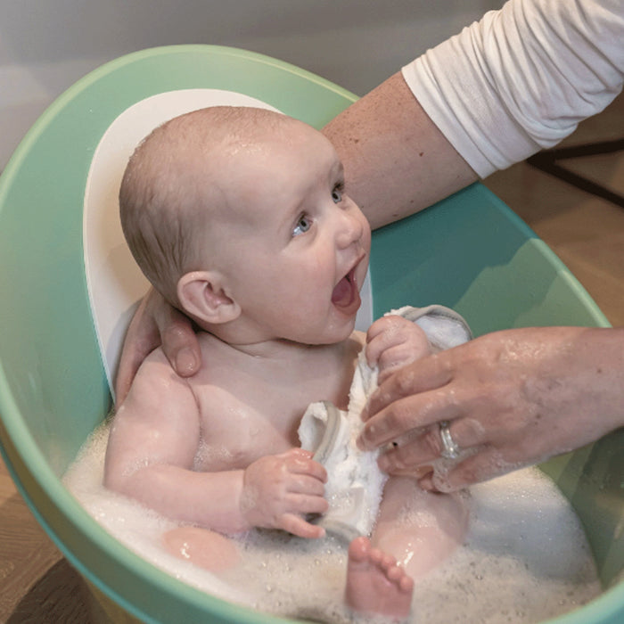 Shnuggle Baby Bath - Lifestyle 2