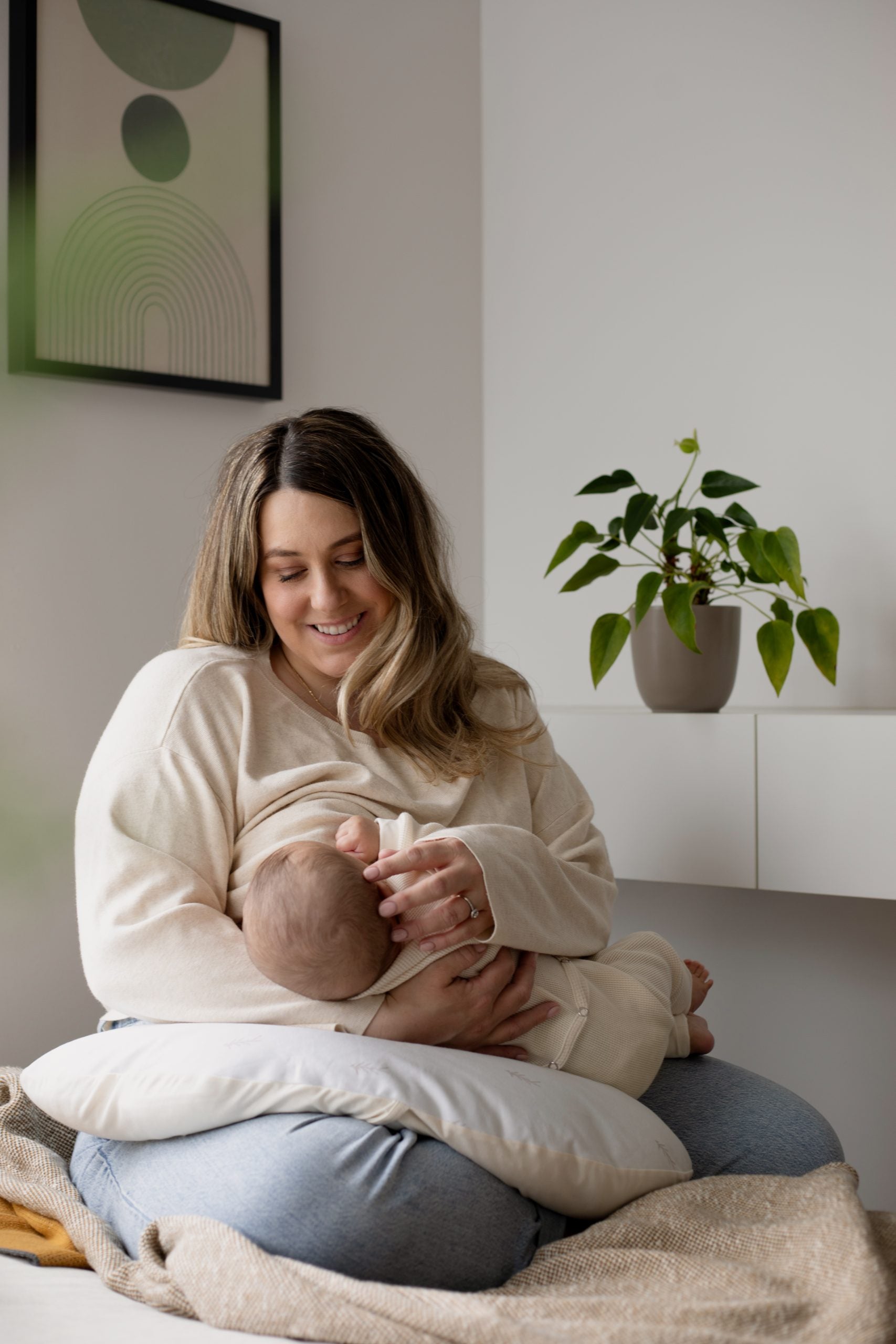 Maovic Buckwheat Comfort Feeding Pillow - Sage Cotton Print Lifestyle