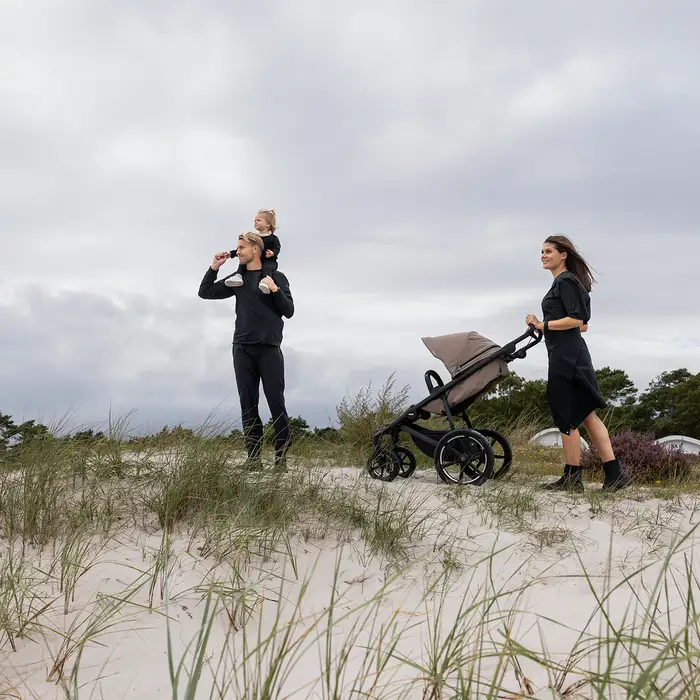 Thule Urban Glide 4-Wheel Stroller - Tinted Taupe - Lifestyle 2