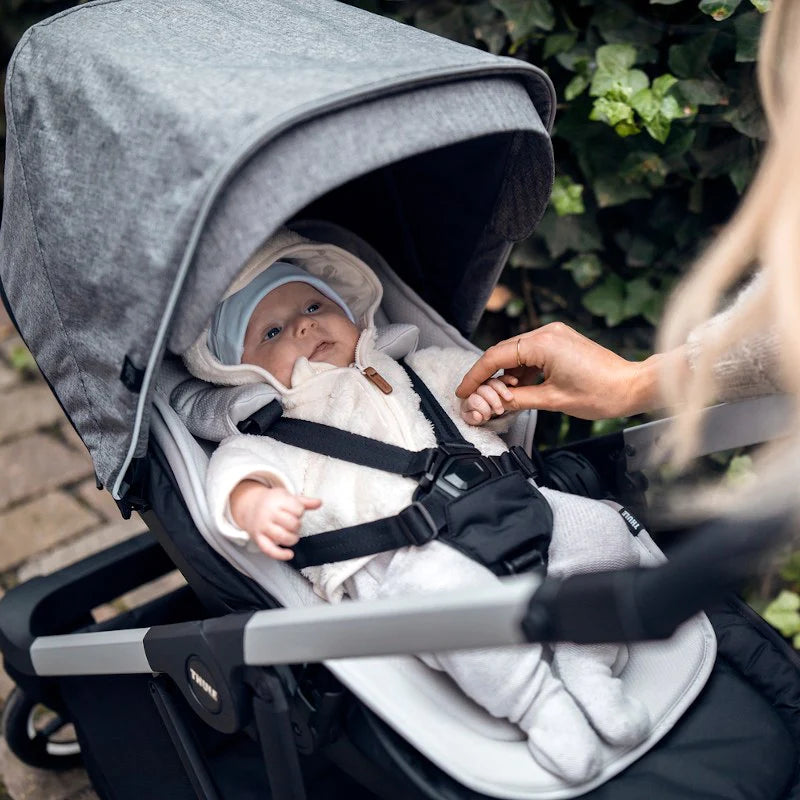 Thule Newborn Inlay - Soft Grey Lifestyle 1