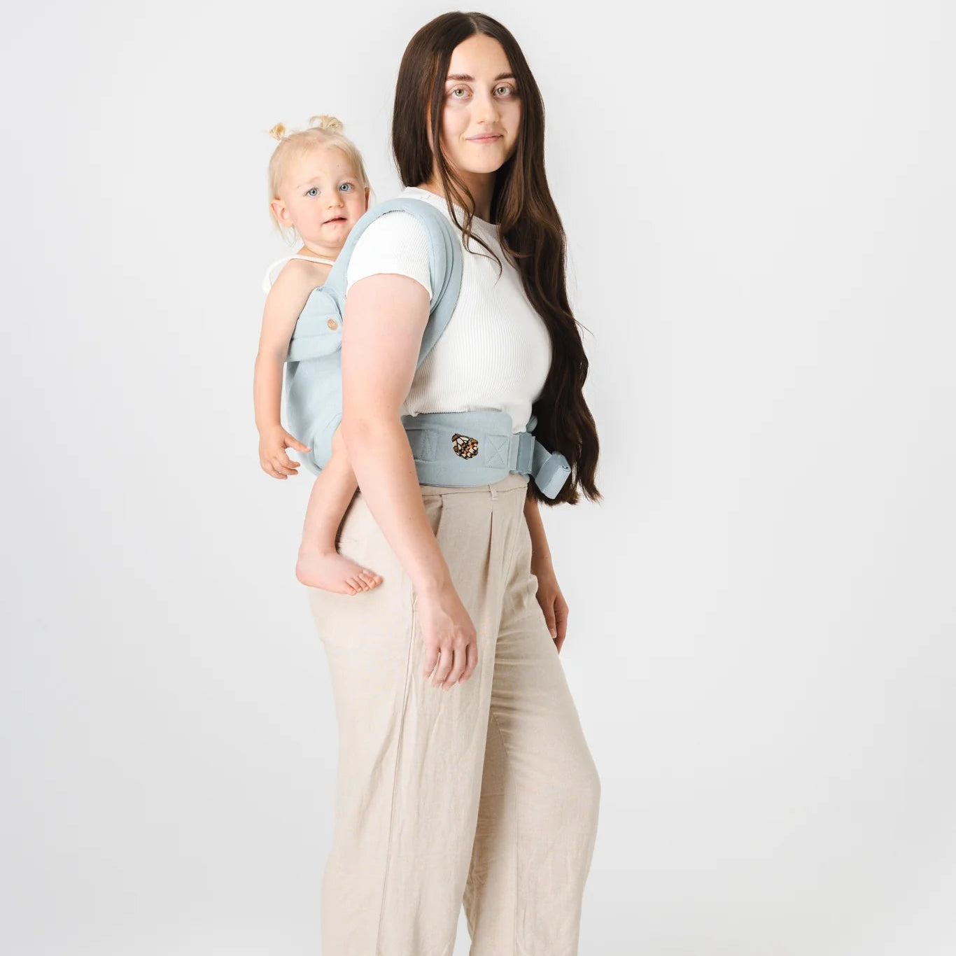 Mabē Monarch Carrier - Dream Wash Denim Lifestyle 7 Back Carry Mode