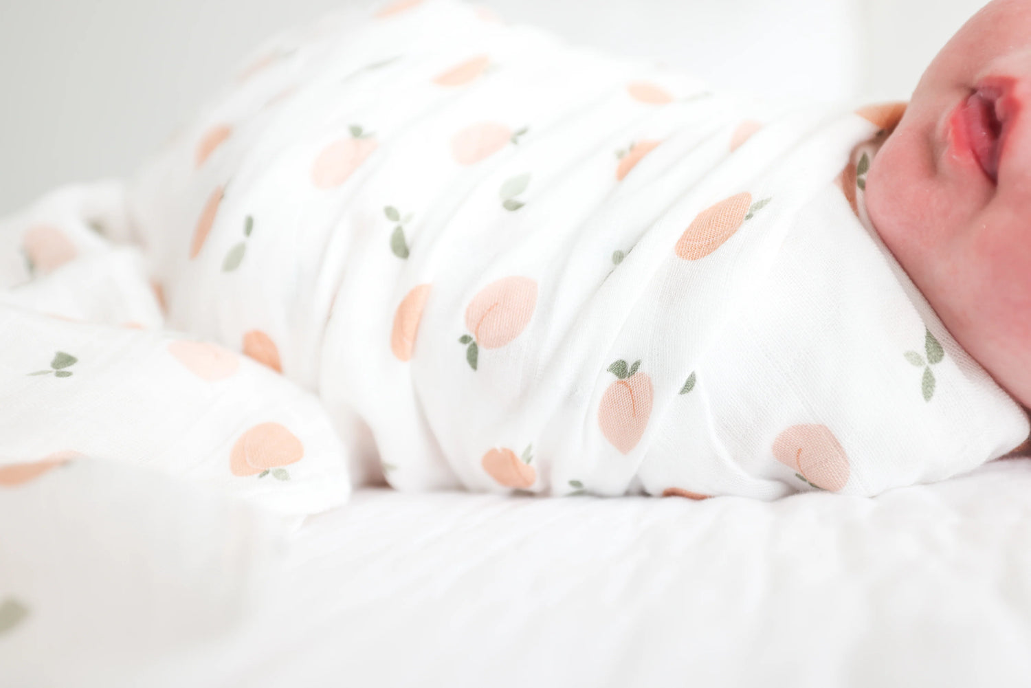 Lulujo Cotton Muslin Swaddle Blanket - Peaches Lifestyle