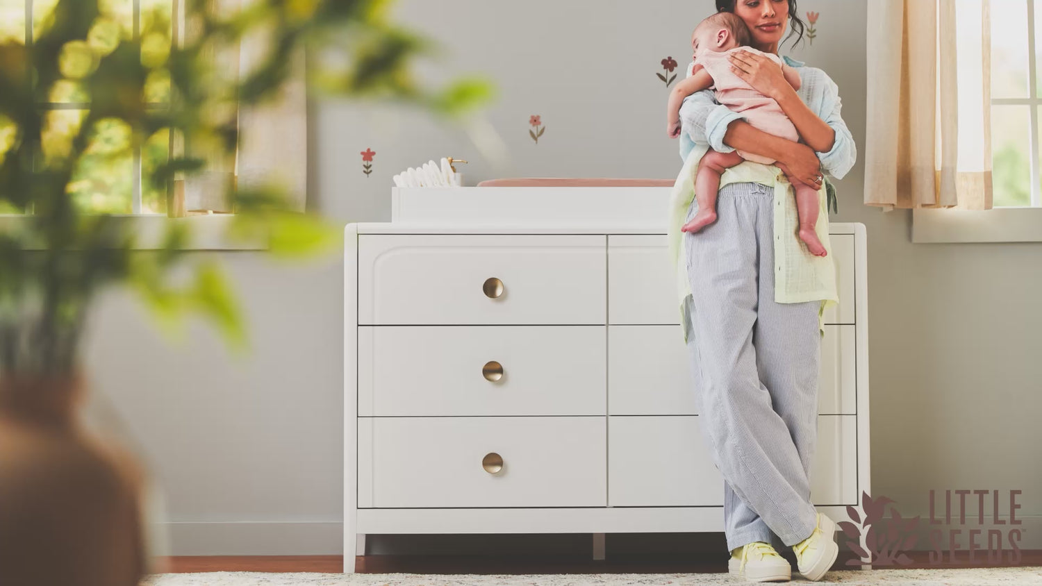 Little Seeds Briar 6-Drawer Nursery Dresser Feature Video