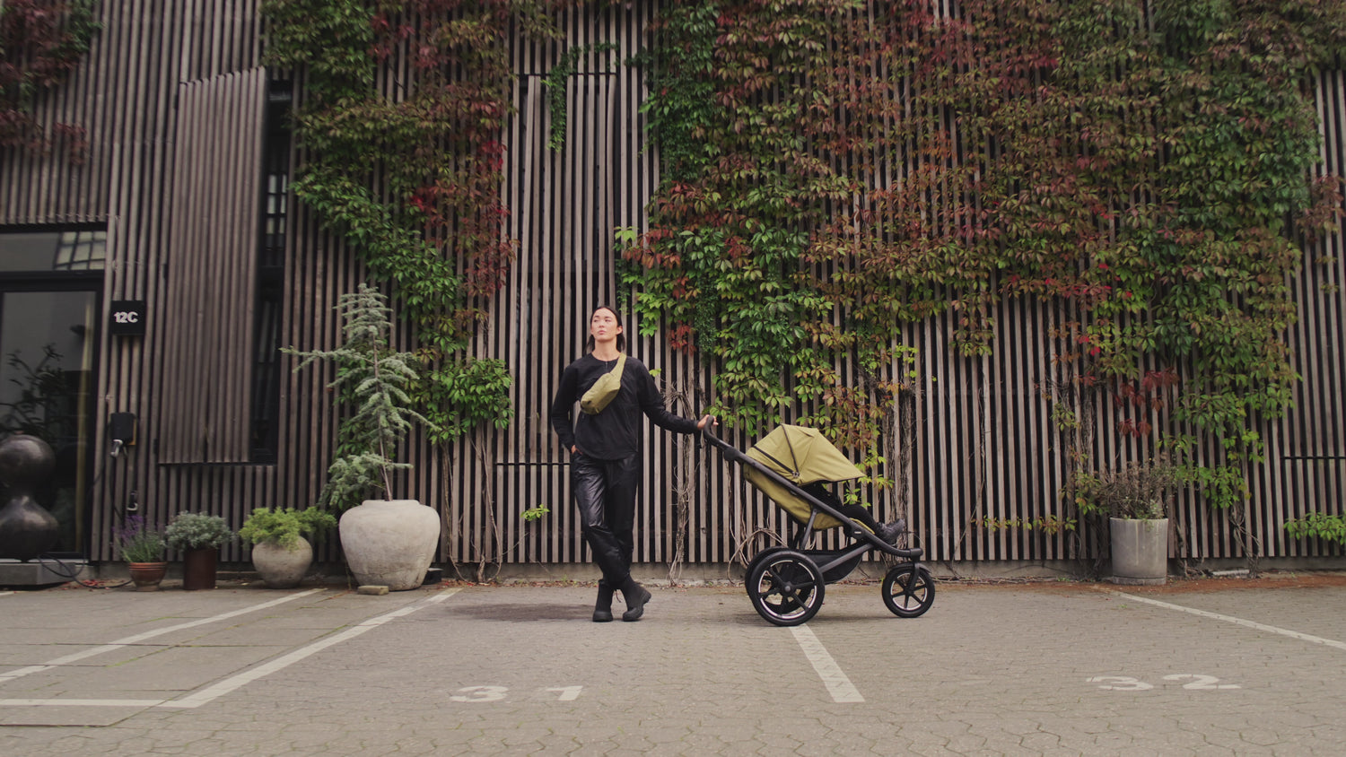 Thule Urban Glide Stroller - Review & Feature Highlights Video