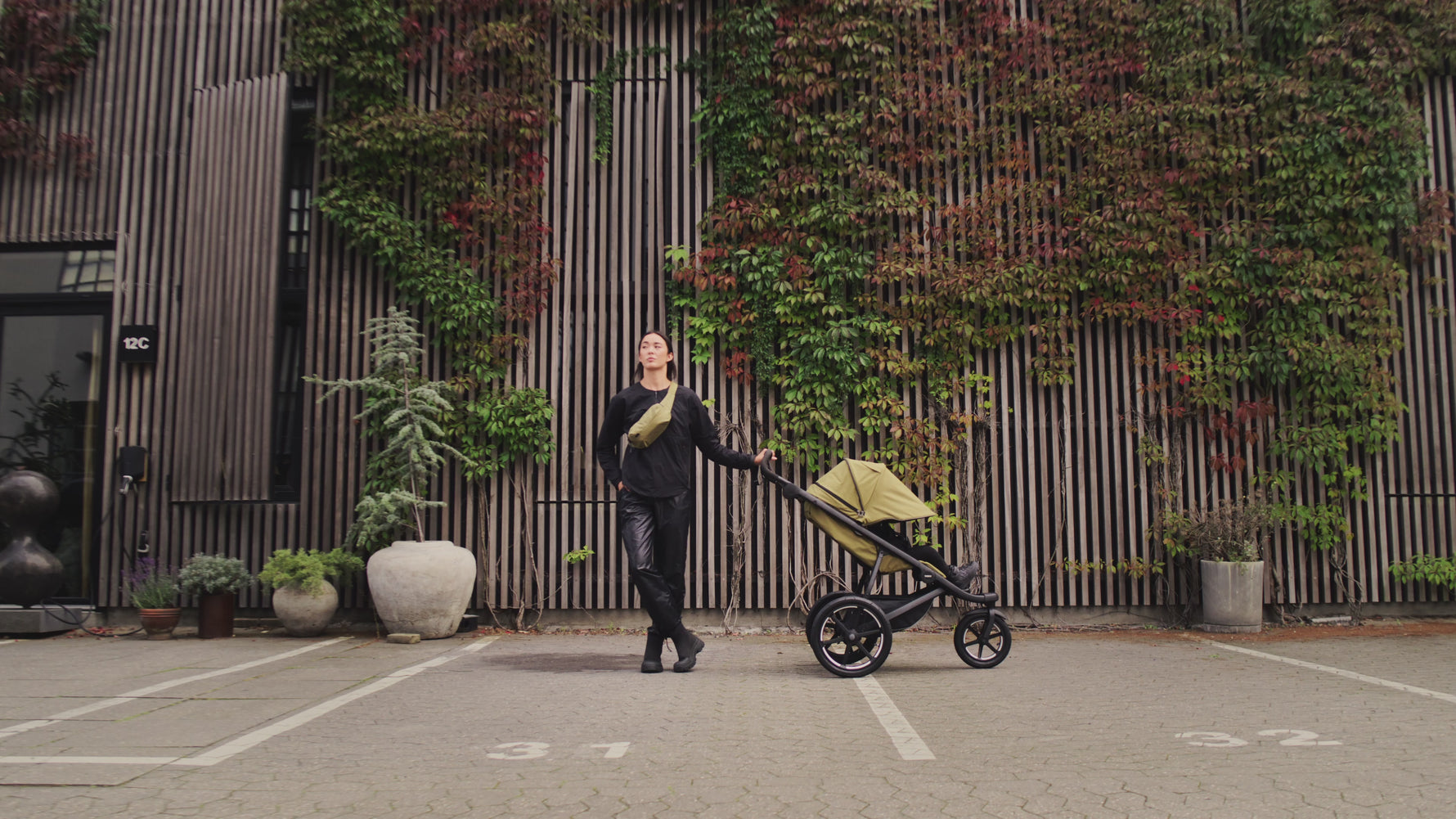 Thule Urban Glide Stroller - Review & Feature Highlights Video