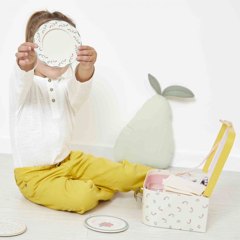 Janod Tea Set Dinette Case Lifestyle 1