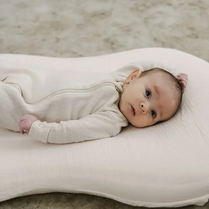 Snuggle Me Organic Curve Lounger Muslin Cover - Natural Lifestyle 1