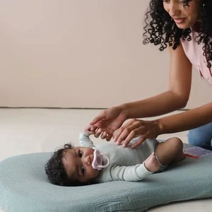 Snuggle Me Organic Curve Lounger Muslin Cover - Slate Lifestyle 1