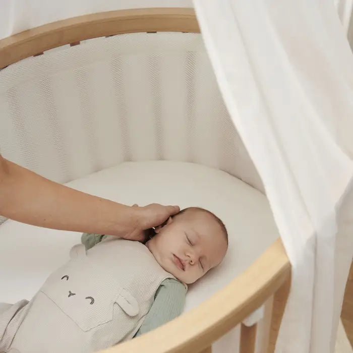 Stokke® Sleepi™ Mini Mesh Liner V3 Lifestyle 1