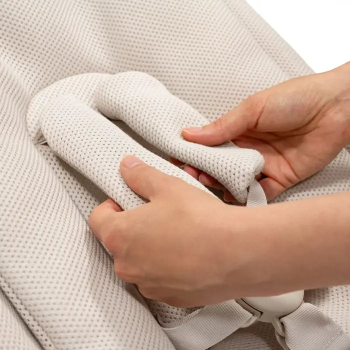 Stokke Yoga™ Bouncer - Light Sand - Padded Straps