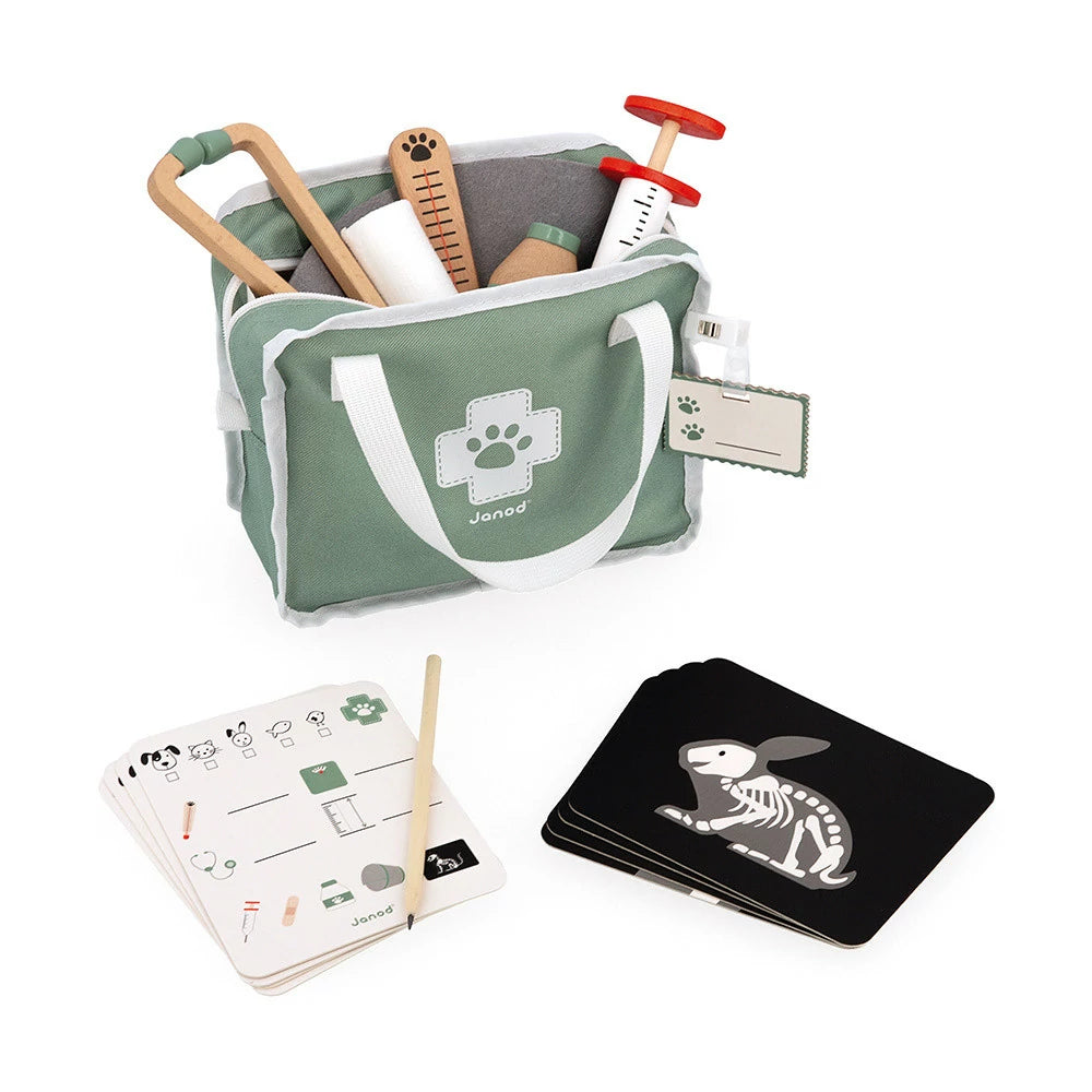 Janod Veterinarian Case Wooden Play Set Contents