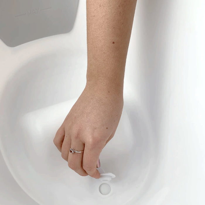 Shnuggle Baby Bath - Lifestyle 4 Drain Plug
