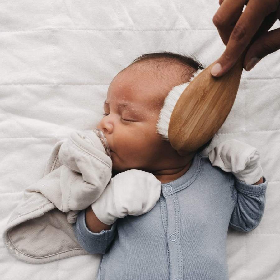 Kyte BABY brush Kyte Baby Cradle Cap Brush