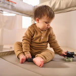 UPPAbaby playard UPPAbaby REMI Playard  Charlie (Sand Melange)  - Lifestyle 3